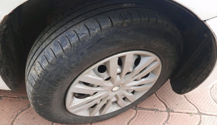 2014 Maruti Swift Dzire LDI, Diesel, Manual, 2,06,455 km, tyre