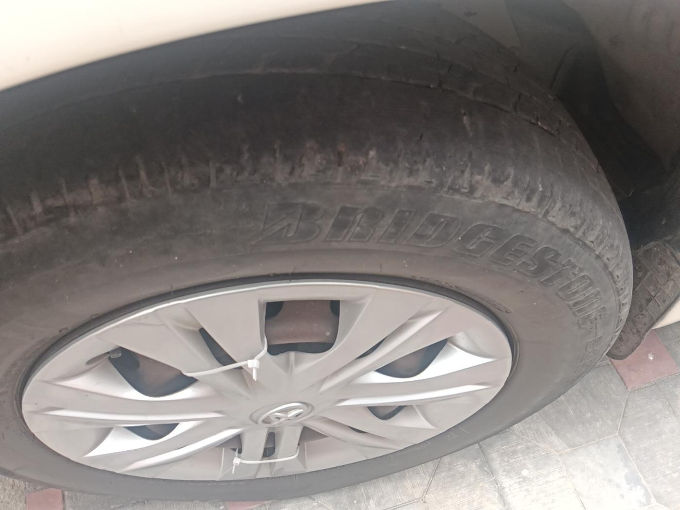 2012 Toyota Innova GX 2.5 8 STR, Diesel, Manual, 1,82,973 km, tyre