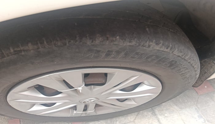 2012 Toyota Innova GX 2.5 8 STR, Diesel, Manual, 1,82,973 km, tyre