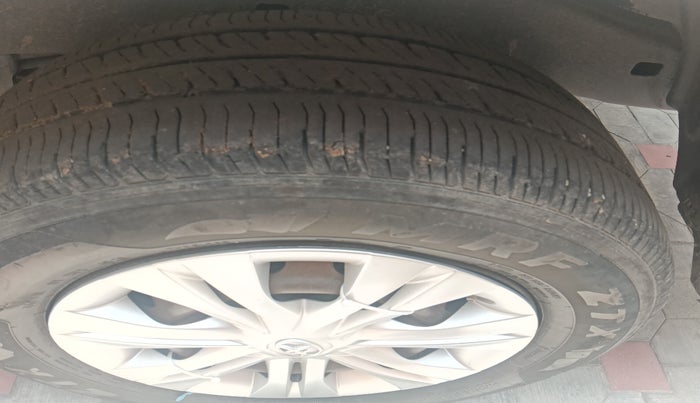 2012 Toyota Innova GX 2.5 8 STR, Diesel, Manual, 1,82,973 km, tyre