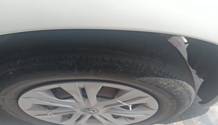 2012 Toyota Innova GX 2.5 8 STR, Diesel, Manual, 1,82,973 km, tyre