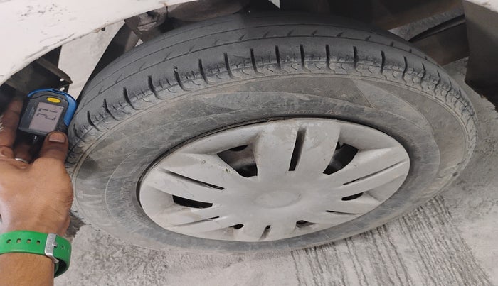 2014 Hyundai Eon ERA +, Petrol, Manual, 92,084 km, tyre