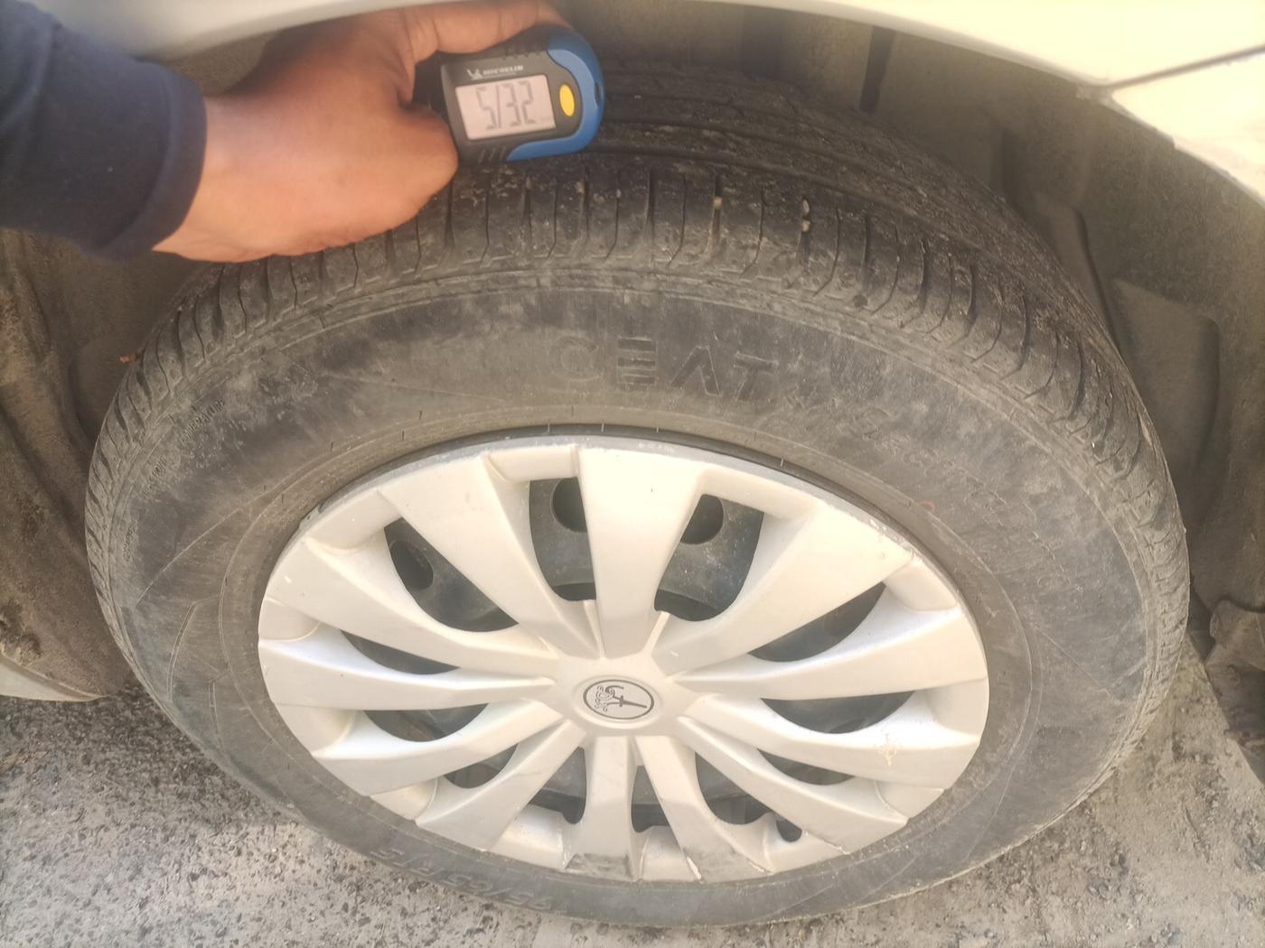 2011 Maruti SX4 VXI, Petrol, Manual, 1,37,685 km, tyre
