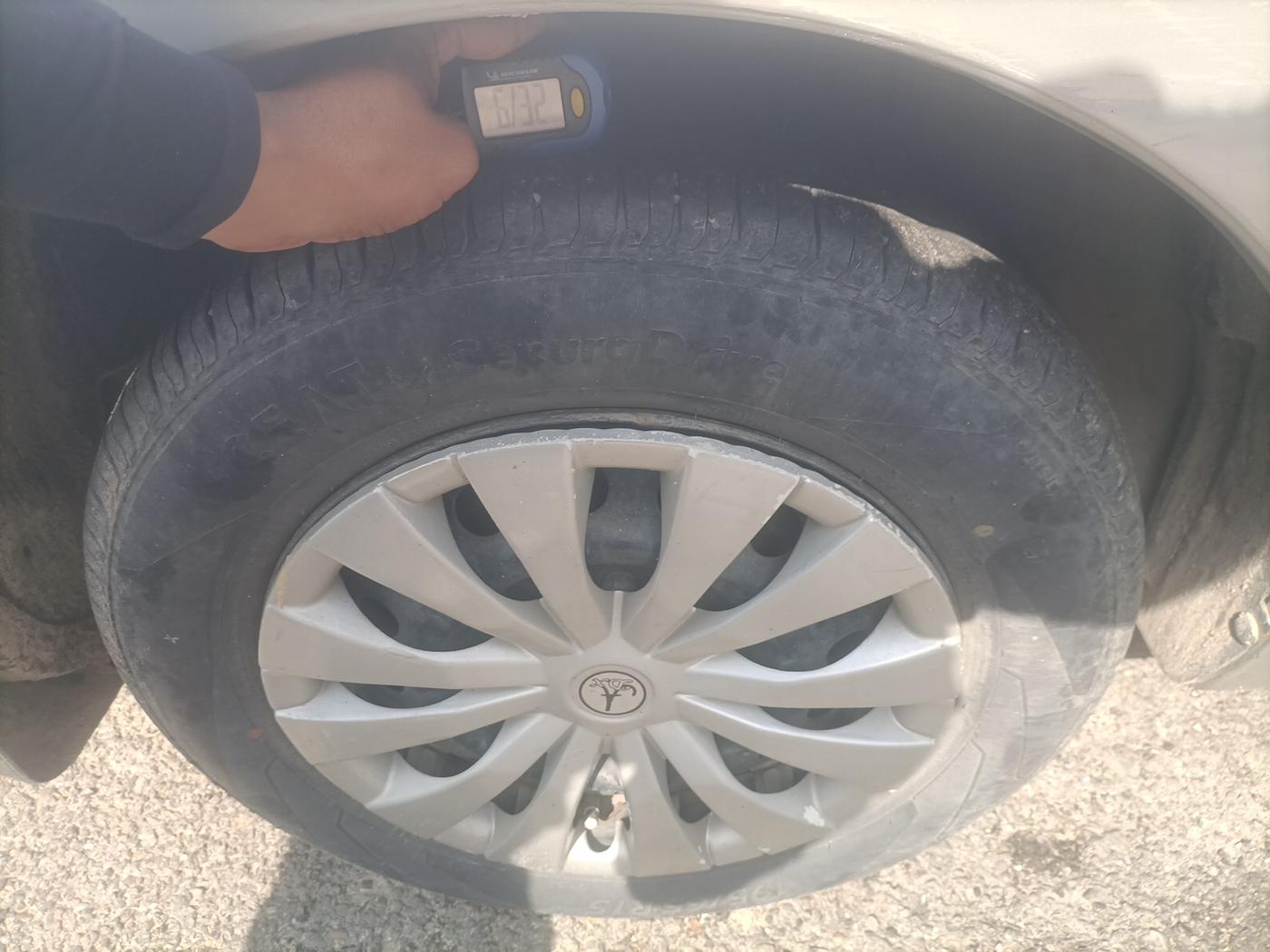 2011 Maruti SX4 VXI, Petrol, Manual, 1,37,685 km, tyre
