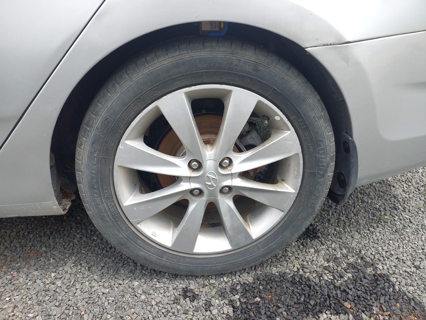 2013 Hyundai Verna FLUIDIC 1.6 CRDI SX, Diesel, Manual, 82,771 km, tyre