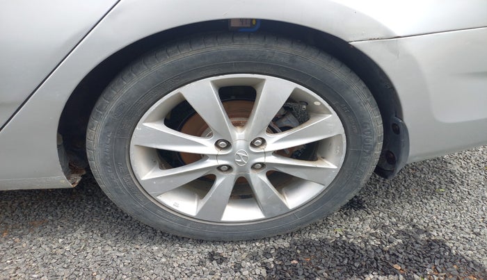 2013 Hyundai Verna FLUIDIC 1.6 CRDI SX, Diesel, Manual, 82,771 km, tyre