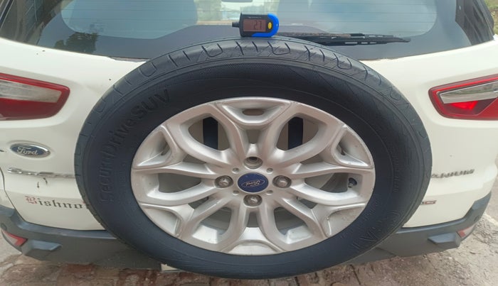 2013 Ford Ecosport TITANIUM 1.5L DIESEL, Diesel, Manual, 1,31,206 km, tyre