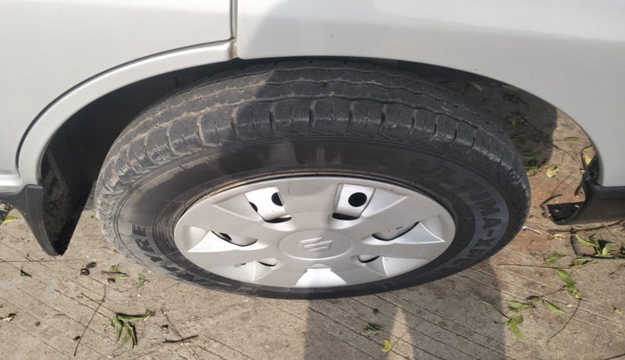 2022 Maruti Eeco 5 STR AC CNG, Petrol, Manual, 72,765 km, tyre