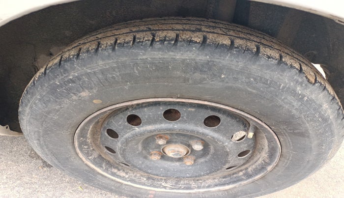 2010 Maruti Ritz VDI, Diesel, Manual, 1,41,176 km, tyre