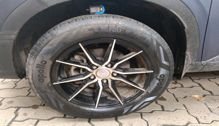 2022 Hyundai VENUE S+ 1.2, Petrol, Manual, 33,621 km, tyre