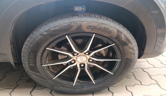2022 Hyundai VENUE S+ 1.2, Petrol, Manual, 33,621 km, tyre