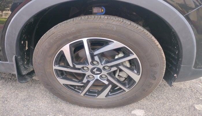 2023 Mahindra XUV300 W8 (O) 1.2 PETROL, Petrol, Manual, 3,359 km, tyre