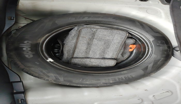 2020 Hyundai VENUE S 1.2, Petrol, Manual, 60,436 km, tyre