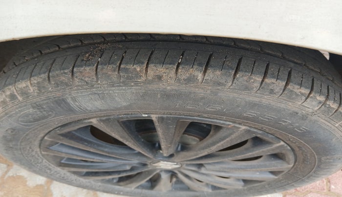 2022 Maruti Ciaz DELTA 1.5 SHVS MT PETROL, Petrol, Manual, 21,958 km, tyre