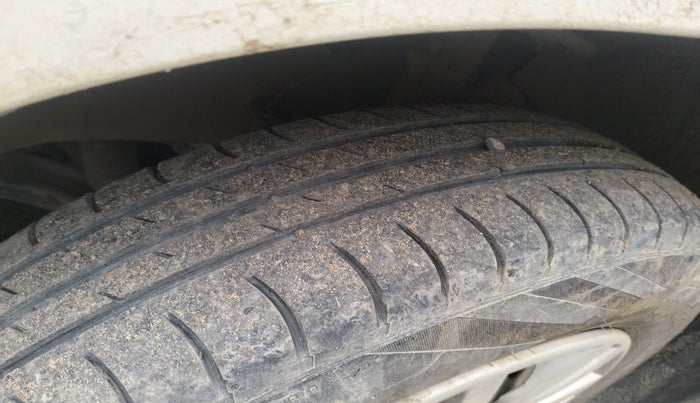 2018 Maruti Dzire LXI, Petrol, Manual, 71,929 km, tyre