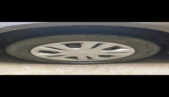 2014 Maruti Swift Dzire VXI, Petrol, Manual, 1,30,658 km, tyre