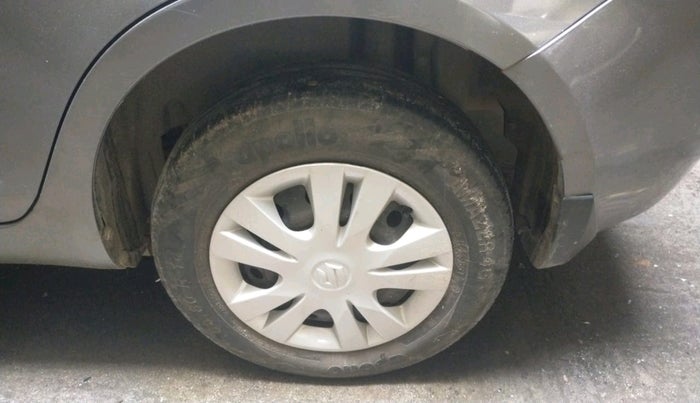 2014 Maruti Swift Dzire VXI, Petrol, Manual, 1,30,658 km, tyre