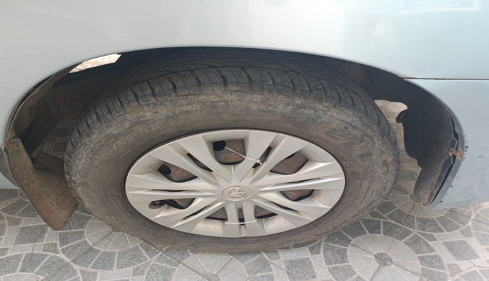2011 Toyota Innova 2.5 G4 8 STR, Diesel, Manual, 2,72,327 km, tyre