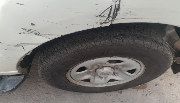 2017 Tata Safari Storme 2.2 EX 4X2, Diesel, Manual, 1,27,060 km, tyre