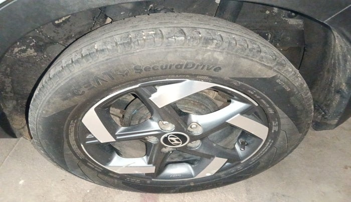 2020 Hyundai VENUE SX 1.5 CRDI, Diesel, Manual, 1,31,175 km, tyre