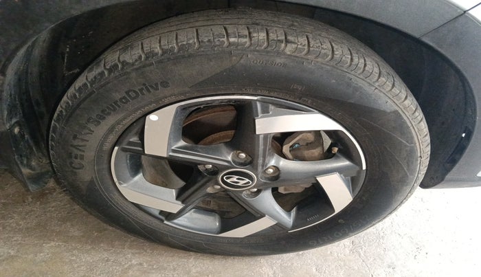 2020 Hyundai VENUE SX 1.5 CRDI, Diesel, Manual, 1,31,175 km, tyre