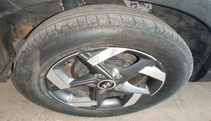 2020 Hyundai VENUE SX 1.5 CRDI, Diesel, Manual, 1,31,175 km, tyre