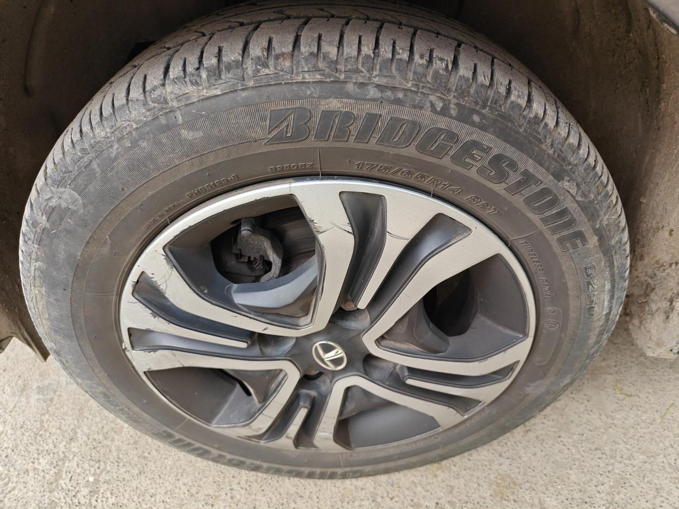2022 Tata TIGOR XZ PLUS CNG, Petrol, Manual, 57,151 km, tyre
