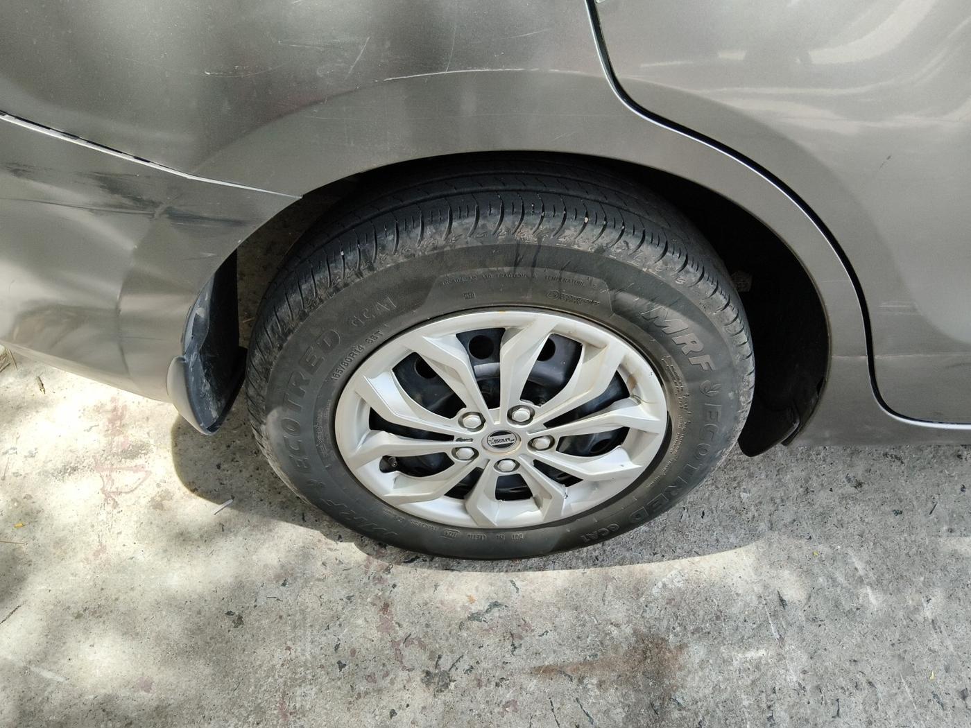 2022 Maruti Dzire VXI, Petrol, Manual, 71,245 km, tyre