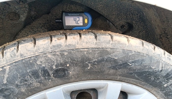 2011 Hyundai i20 MAGNA 1.2, Petrol, Manual, 1,40,814 km, tyre
