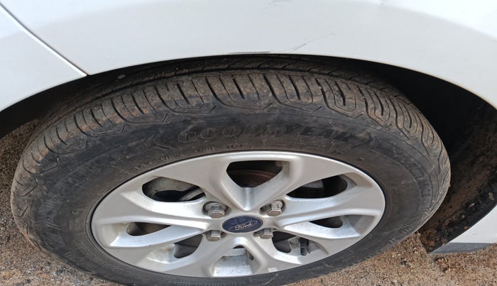 2015 Ford Figo Aspire TITANIUM 1.5 PETROL, Petrol, Manual, 91,138 km, tyre