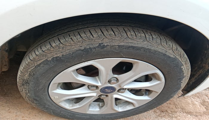 2015 Ford Figo Aspire TITANIUM 1.5 PETROL, Petrol, Manual, 91,138 km, tyre