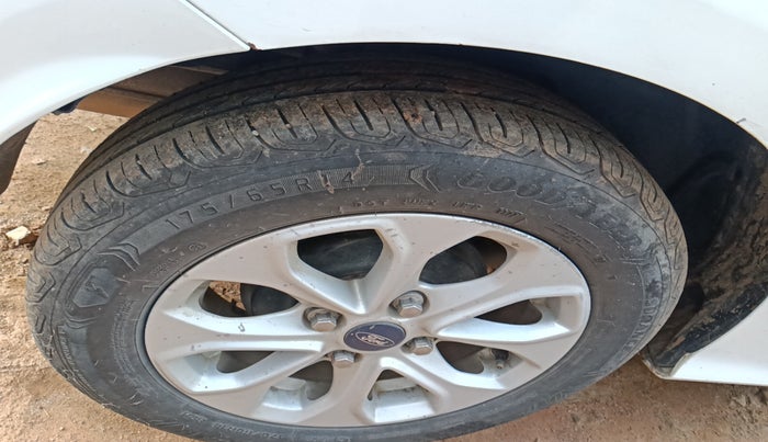 2015 Ford Figo Aspire TITANIUM 1.5 PETROL, Petrol, Manual, 91,138 km, tyre