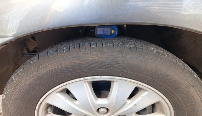 2010 Toyota Innova V 2.5 7 STR, Diesel, Manual, 1,05,304 km, tyre