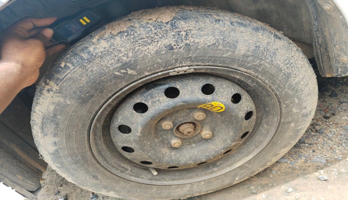2011 Toyota Etios G, Petrol, Manual, 1,01,018 km, tyre