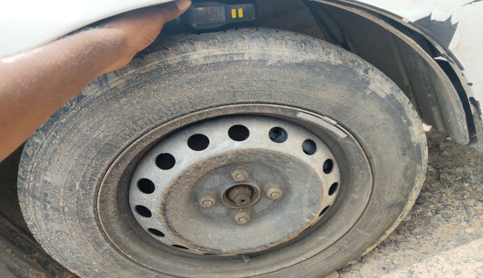 2011 Toyota Etios G, Petrol, Manual, 1,01,018 km, tyre
