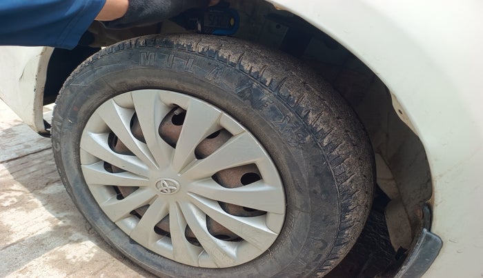 2015 Toyota Etios G, Petrol, Manual, 40,104 km, tyre