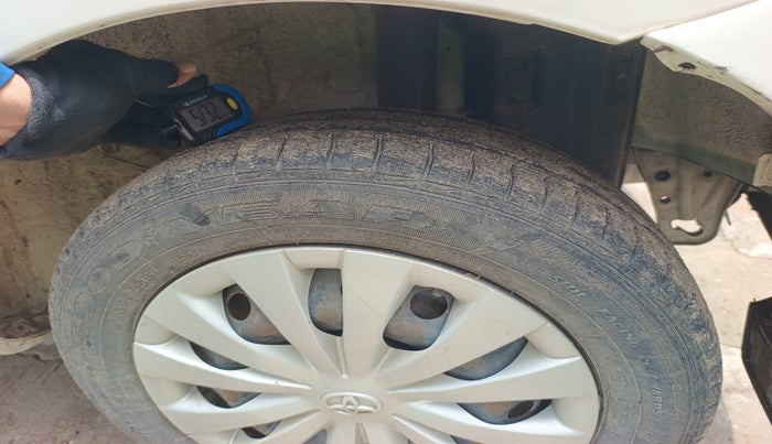 2015 Toyota Etios G, Petrol, Manual, 40,104 km, tyre