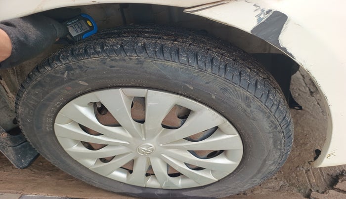 2015 Toyota Etios G, Petrol, Manual, 40,104 km, tyre