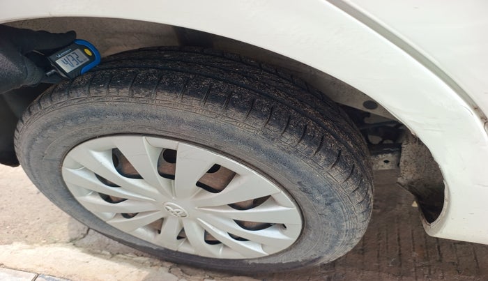 2015 Toyota Etios G, Petrol, Manual, 40,104 km, tyre