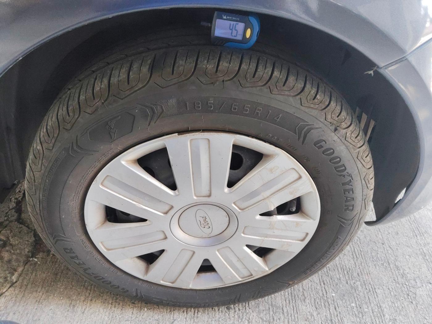 2012 Ford Figo ZXI 1.4 DIESEL, Diesel, Manual, 1,16,360 km, tyre