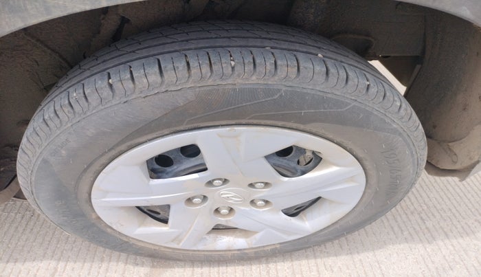 2022 Hyundai VENUE S 1.2, Petrol, Manual, 39,551 km, tyre