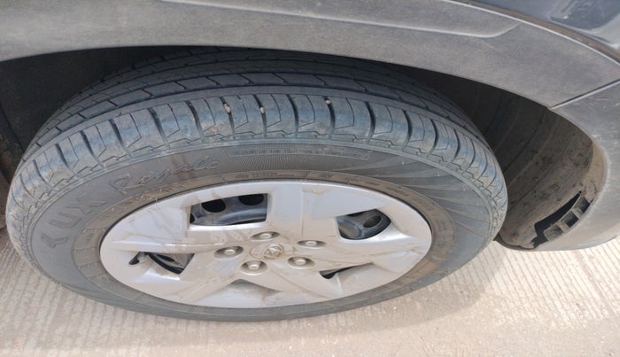 2022 Hyundai VENUE S 1.2, Petrol, Manual, 39,551 km, tyre