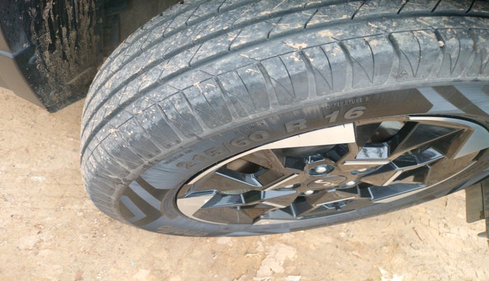 2024 KIA SONET Gravity 1.2 Petrol MT, Petrol, Manual, 10,743 km, tyre