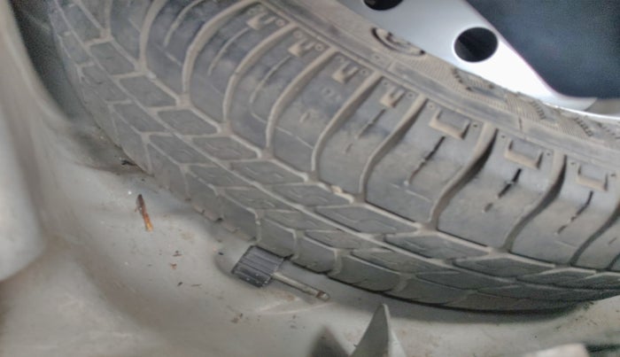 2012 Maruti Alto LXI CNG, Petrol, Manual, 77,070 km, tyre