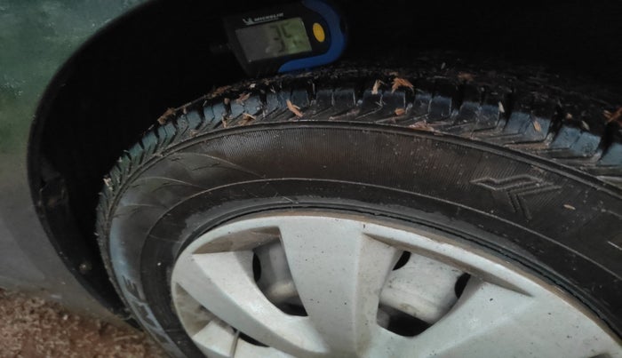 2016 Hyundai Eon ERA +, Petrol, Manual, 72,278 km, tyre