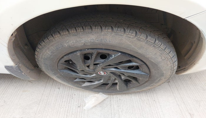 2016 Maruti Swift Dzire VXI, Petrol, Manual, 1,17,492 km, tyre