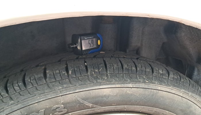 2017 Maruti Swift VXI, Petrol, Manual, 63,999 km, tyre