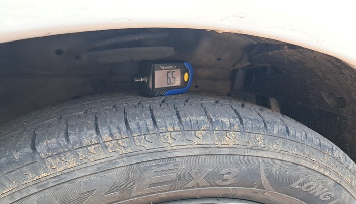 2017 Maruti Swift VXI, Petrol, Manual, 63,999 km, tyre
