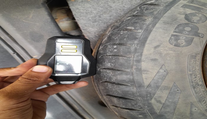 2010 Maruti Wagon R 1.0 VXI, Petrol, Manual, 1,06,415 km, tyre
