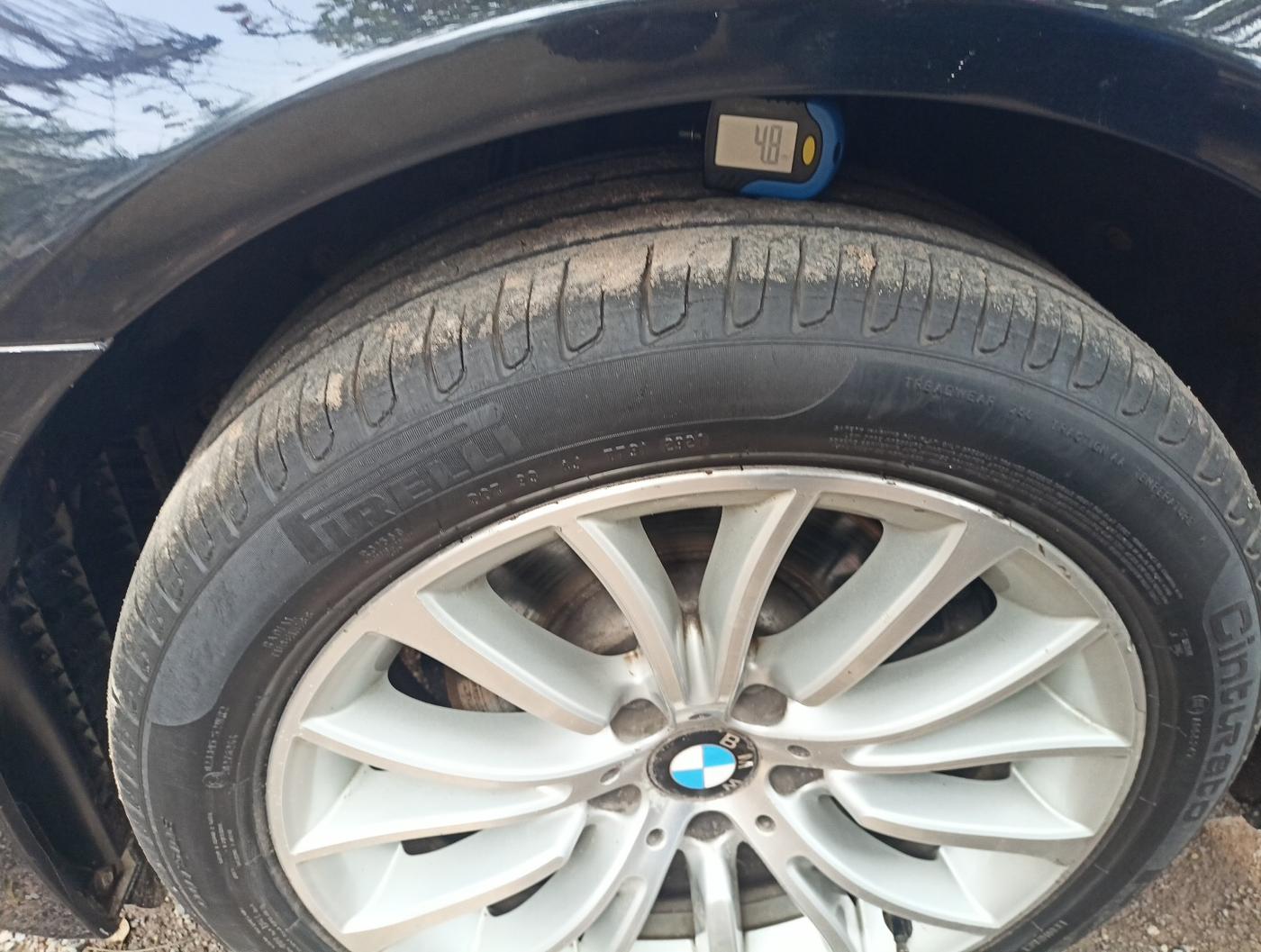 2016 BMW 5 Series 520D LUXURY LINE, Diesel, Automatic, 57,500 km, tyre